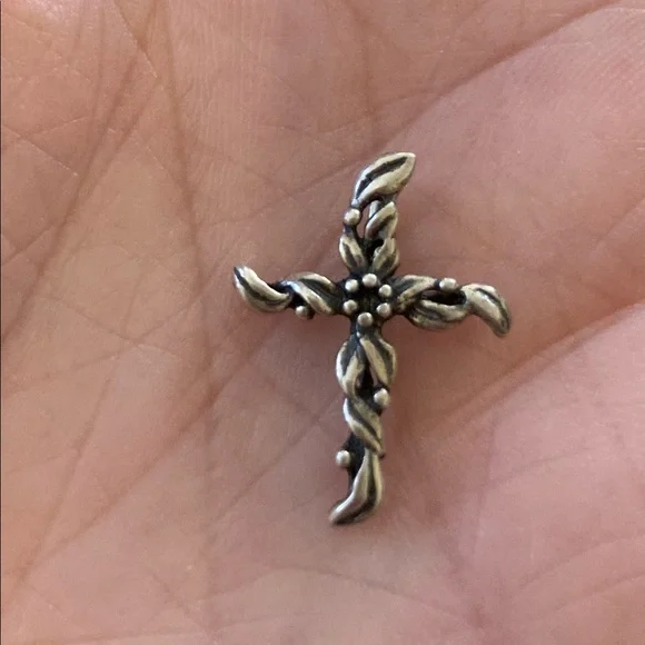 Sterling Cross - Picture 1 of 2